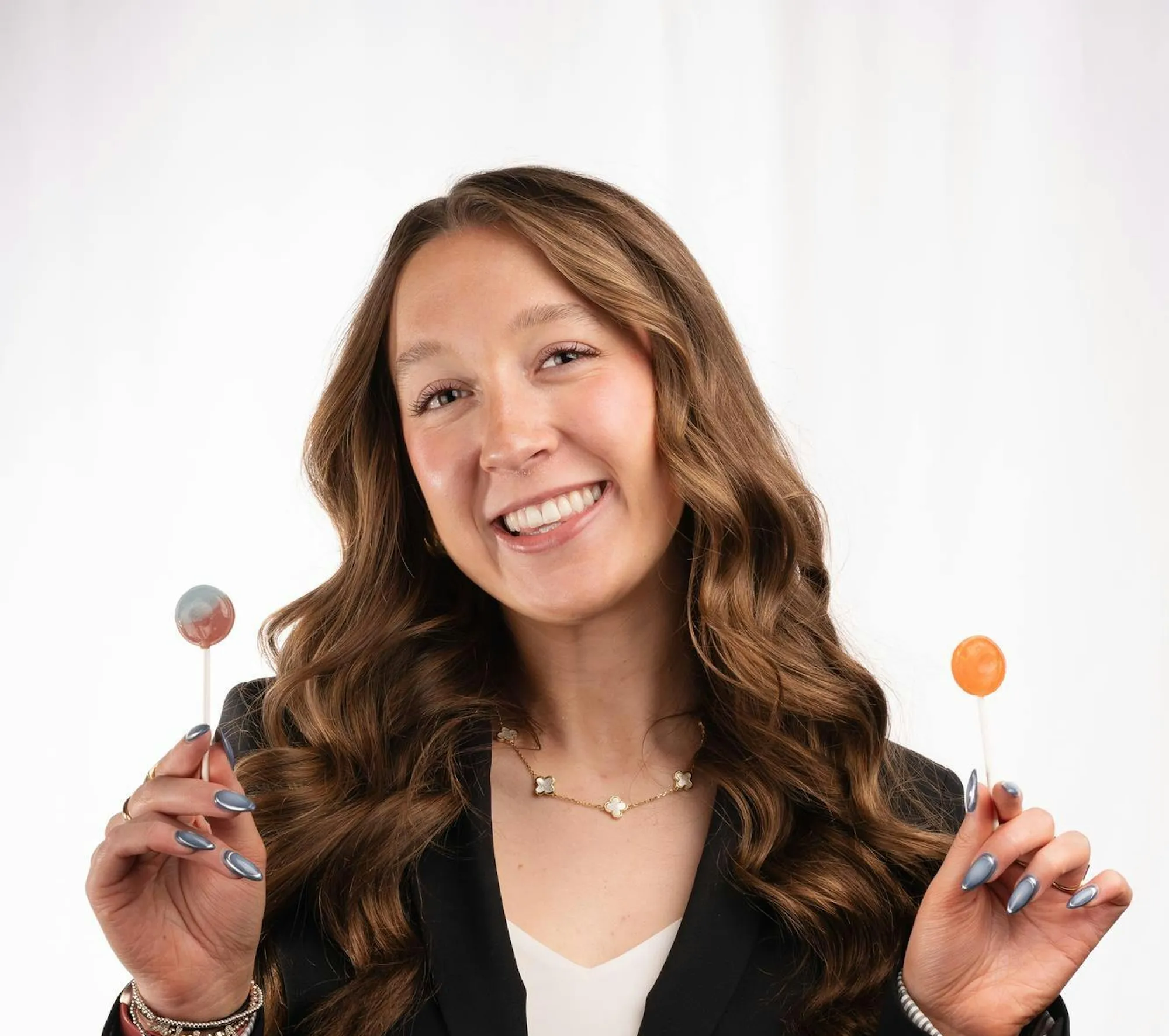 A los 13 años, joven emprendedora lanza una exitosa empresa de caramelos valorada en millones