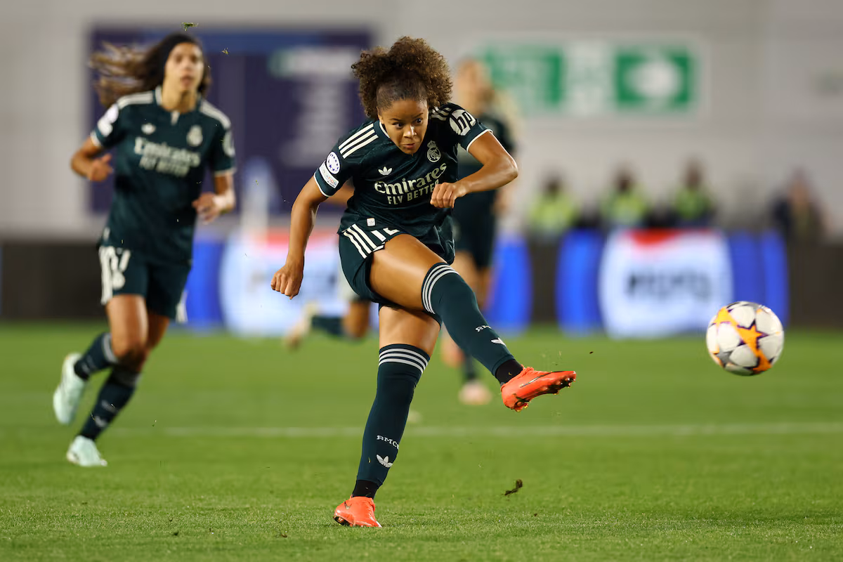 Felicia Schröder: la futbolista sueca que brilla en la Liga F desde una isla sin coches, anotando un gol cada 28 minutos