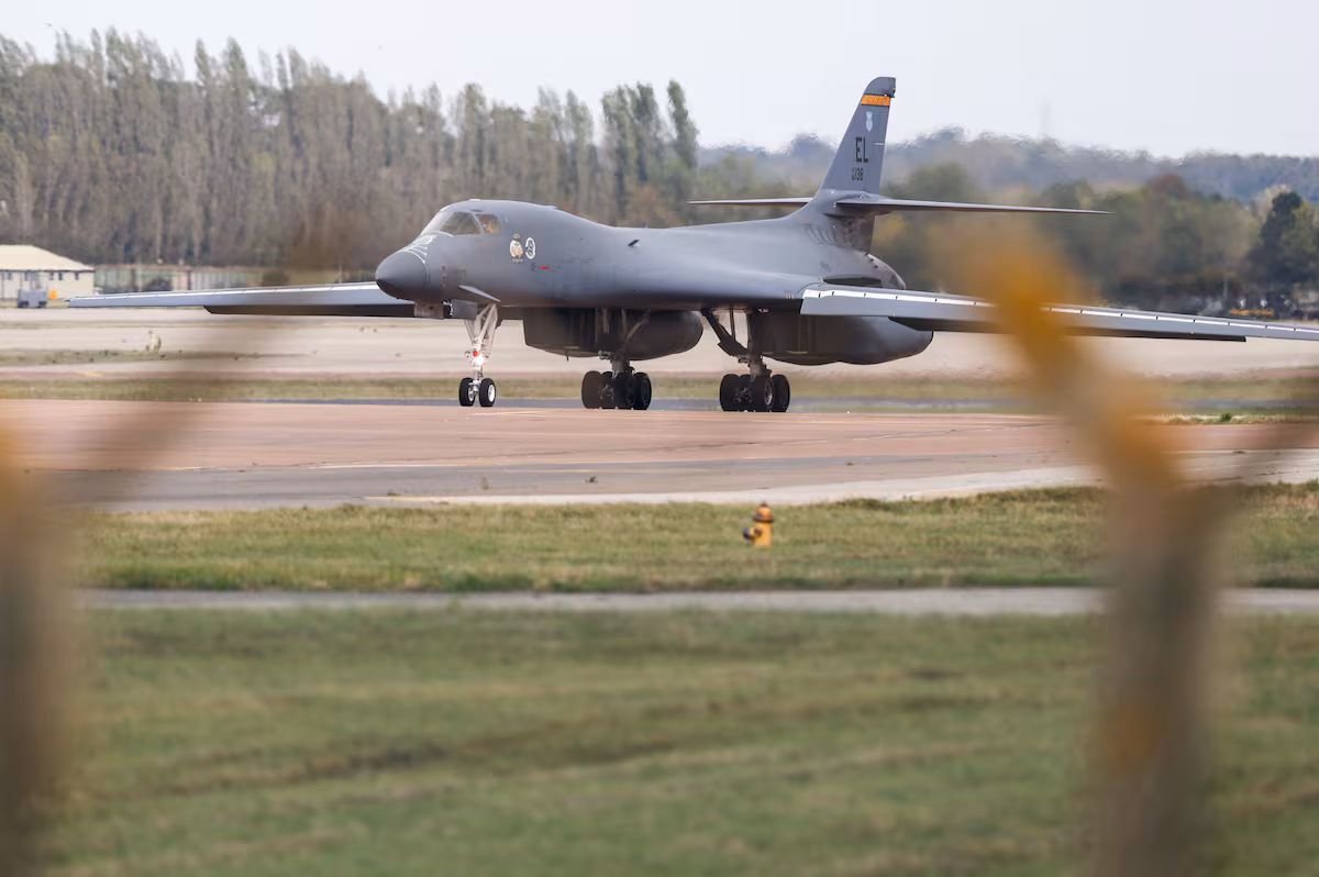 El Pentágono retira bombarderos de la base británica de Fairford tras un supuesto atentado