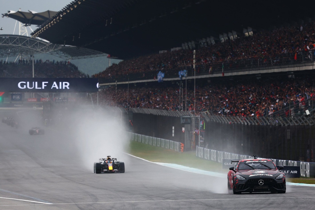 Pilotos de F1 expresan su frustración ante falla de software en el Gran Premio de Bahréin