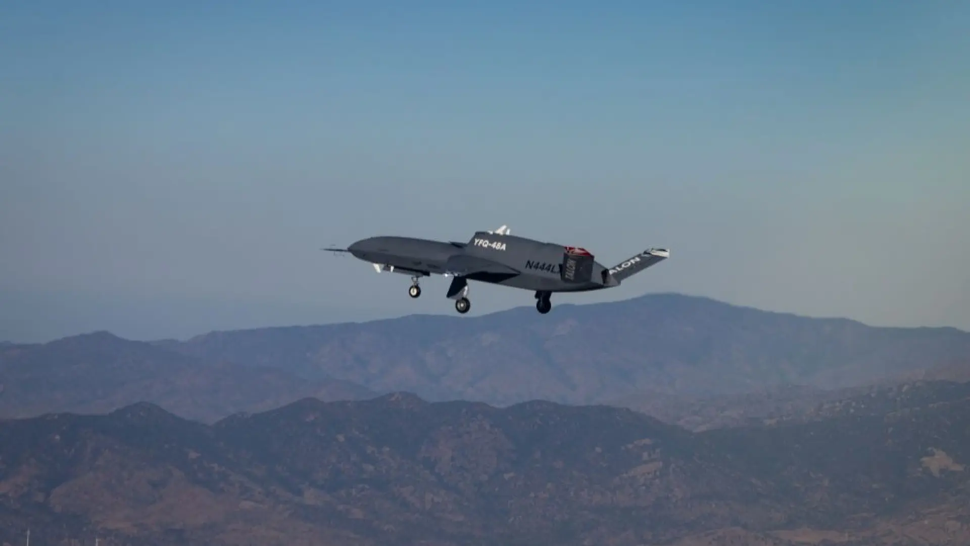 Northrop Grumman realiza el vuelo inaugural del caza autónomo YFQ-48A Talon Blue para la Fuerza Aérea de EE. UU.