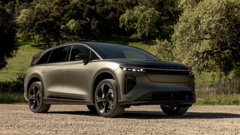 La producción de vehículos eléctricos de Lucid Motors alcanza su nivel más bajo en casi dos años