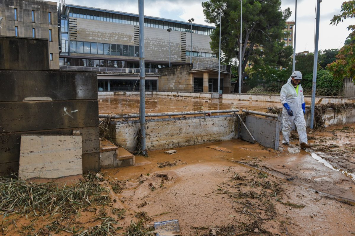 Aigües de Barcelona se une a la restauración de la Biblioteca Central de Cerdanyola tras las recientes inundaciones