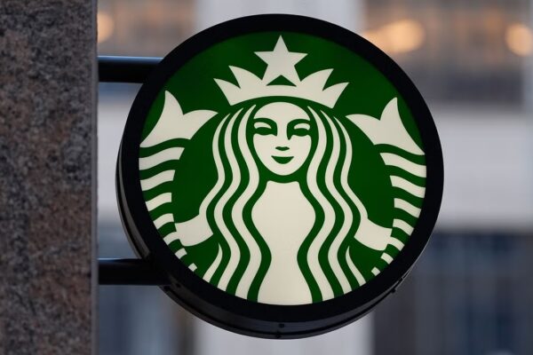 Starbucks enfrenta demanda colectiva por sus bebidas proteicas "sin azúcar"