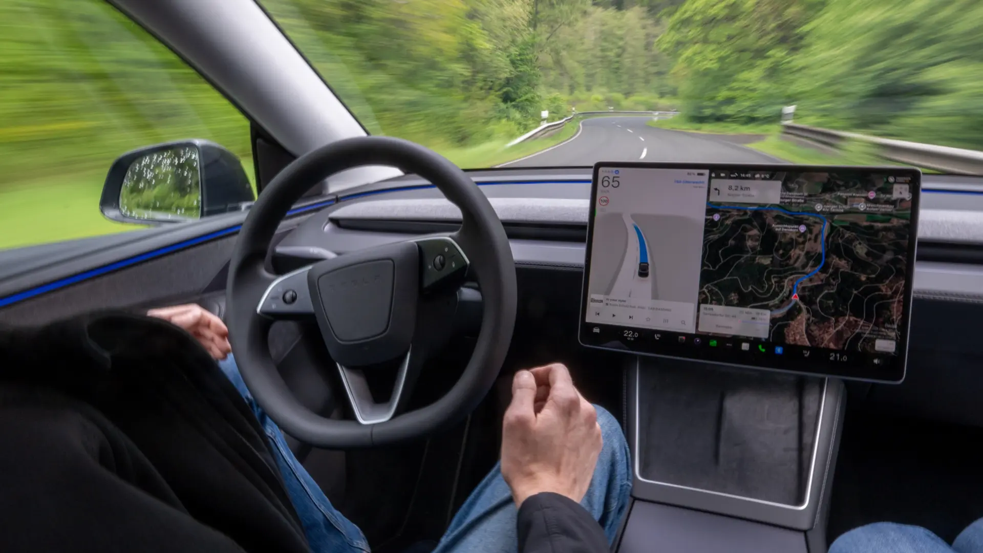 Alemania impulsa el FSD de Tesla mientras Europa evalúa la viabilidad del coche autónomo