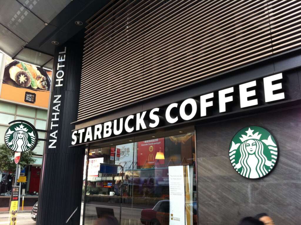 Starbucks evalúa adquirir la cadena de restaurantes Chipotle.
