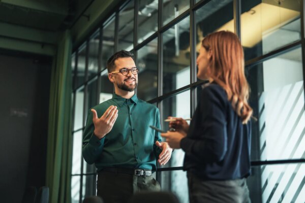 Estrategias de Marketing Efectivas: Cómo las Entrevistas con Clientes Pueden Guiar Tu Enfoque en Diferentes Canales