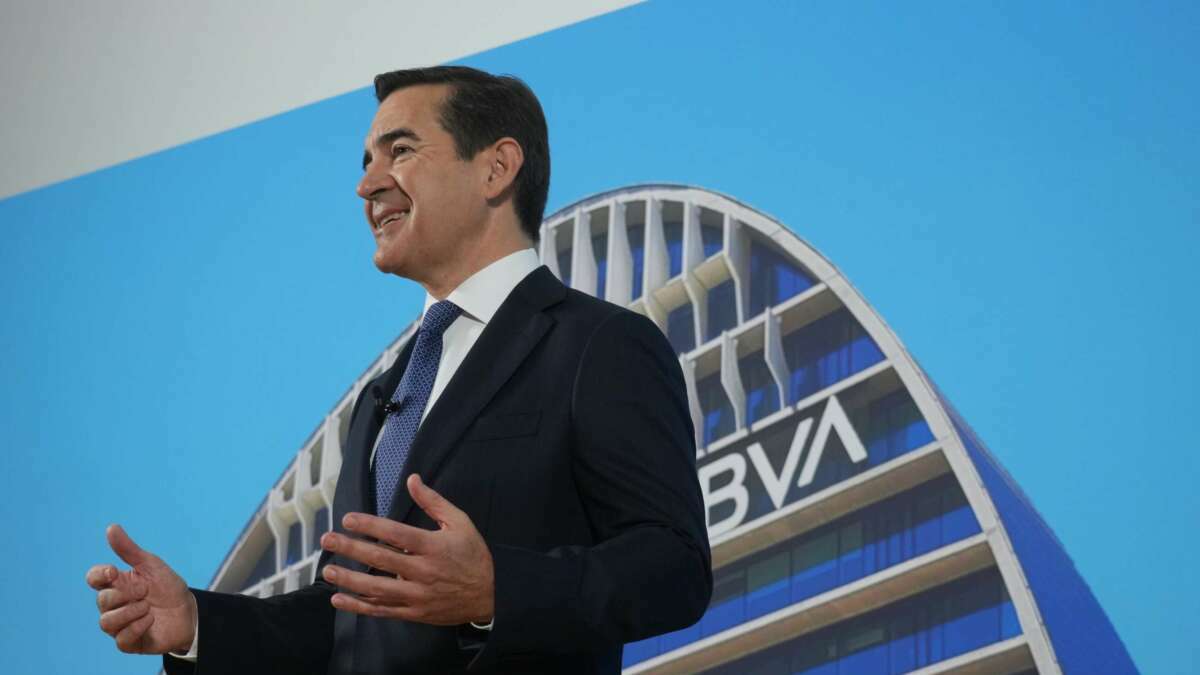 BBVA solicita "confianza en las instituciones" a Illa tras el fracaso en la OPA de Banco Sabadell