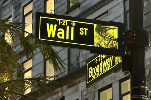 Wall Street retrocede un 1,3% por la caída de Nvidia y la disminución de ingresos reportada por OpenAI.