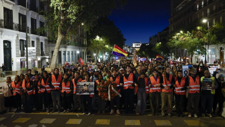 Cientos de ciudadanos en Madrid homenajean a Maricarmen con una emotiva marcha