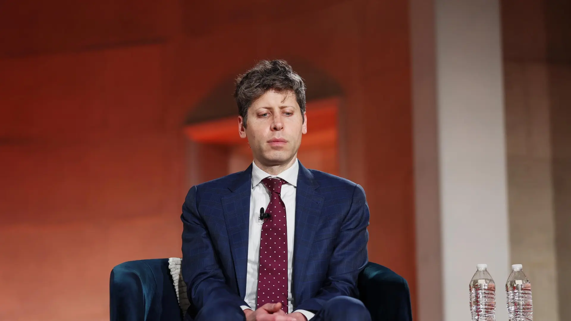 OpenAI alcanza ingresos anuales de 50 mil millones, superando las previsiones iniciales.