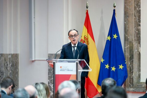 La CNMC pone en duda las demandas ecológicas del Gobierno para los centros de datos y alerta sobre posibles conflictos de competencias.