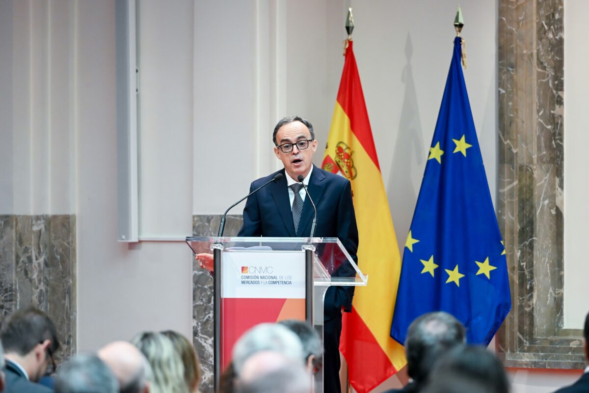 La CNMC pone en duda las demandas ecológicas del Gobierno para los centros de datos y alerta sobre posibles conflictos de competencias.