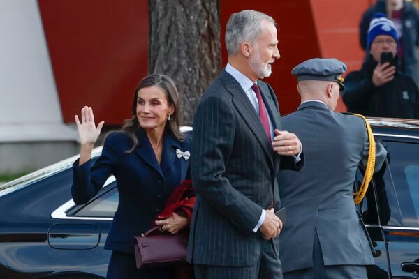 Los Reyes de España rinden homenaje en el cementerio musulmán de Ceuta a las víctimas de la entrada masiva