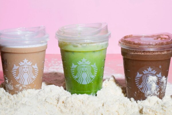 Starbucks enfrenta demanda por bebidas "sin azúcar" que contienen hasta 21g de azúcares.