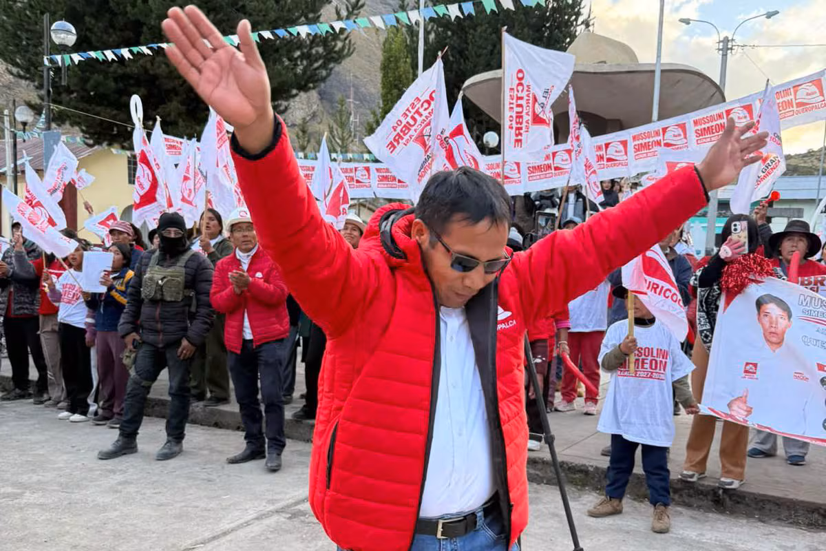 Un alcalde peruano enfrenta extorsiones tras su inesperada victoria electoral