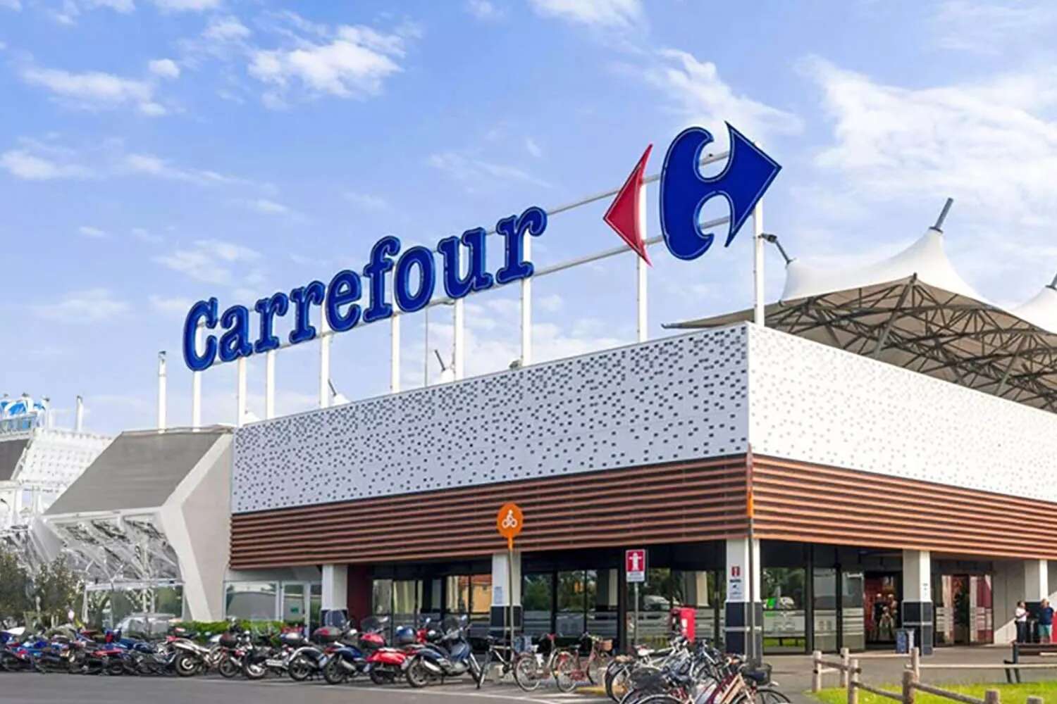 Carrefour amplía su estrategia para rivalizar con Action y Amazon en el sector no alimentario.