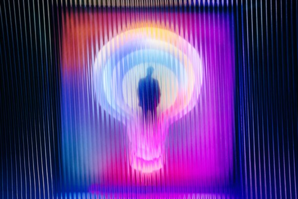 Descubre cómo la inteligencia artificial puede potenciar tus ideas más valiosas.
