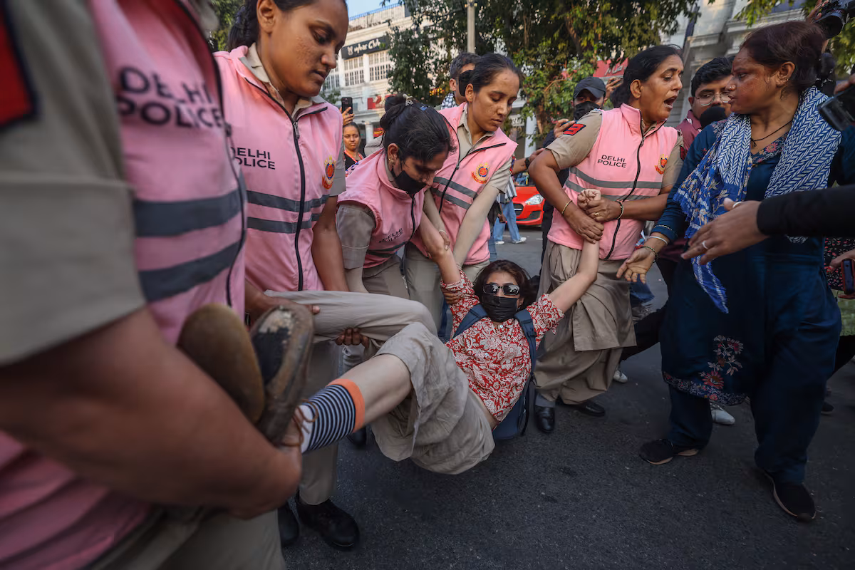 Protesta del movimiento "cucaracha" en India resulta en mil arrestos en Nueva Delhi