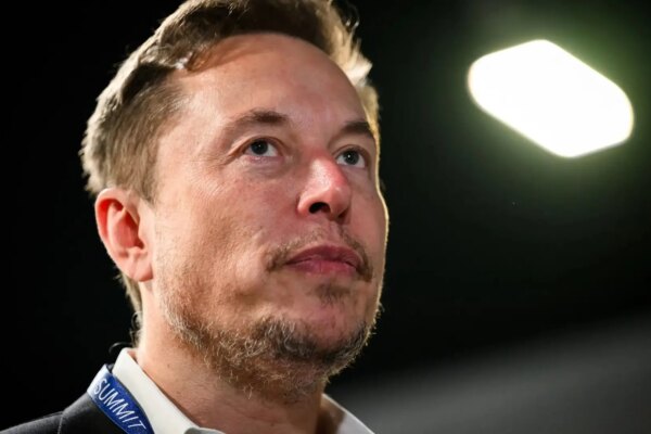 Elon Musk critica a Mukesh Ambani por los retrasos en la implementación de Starlink en India