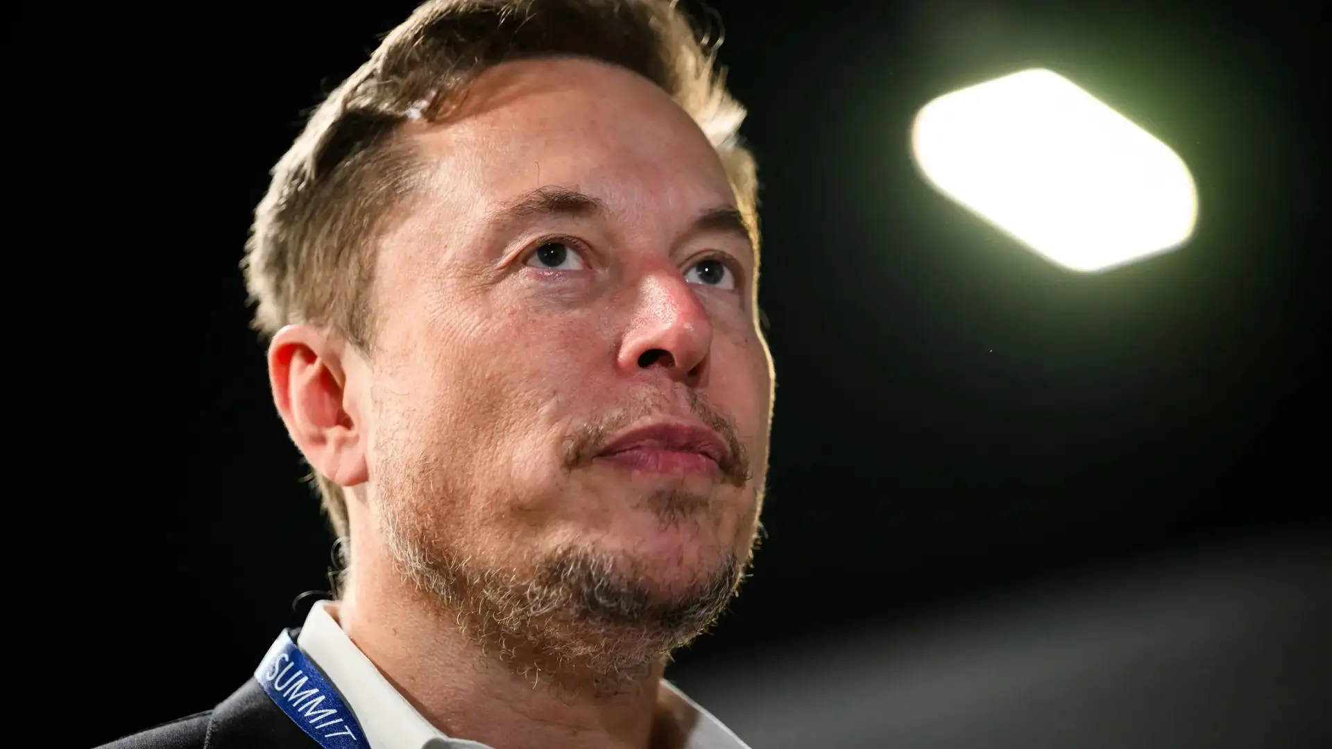 Elon Musk critica a Mukesh Ambani por los retrasos en la implementación de Starlink en India