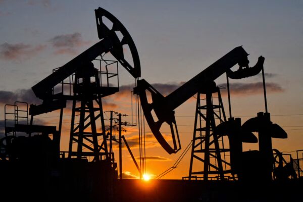 Trump sugiere a los ucranianos considerar un nuevo liderazgo tras el ataque de Kiev al sector petrolero ruso