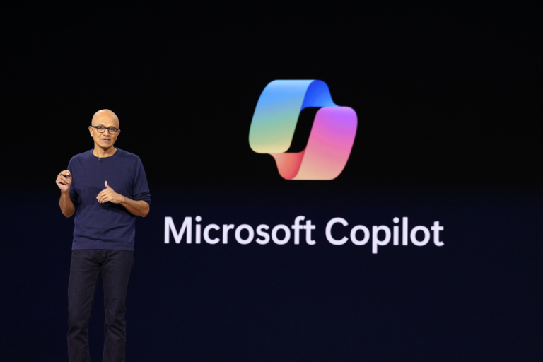 Satya Nadella de Microsoft propone la necesidad de un 'freno de emergencia' para los modelos de IA