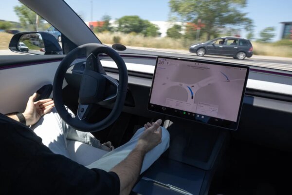 Tesla cambia el nombre de 'Conducción Totalmente Autónoma' a 'Conducción Asistida Tesla' en Europa