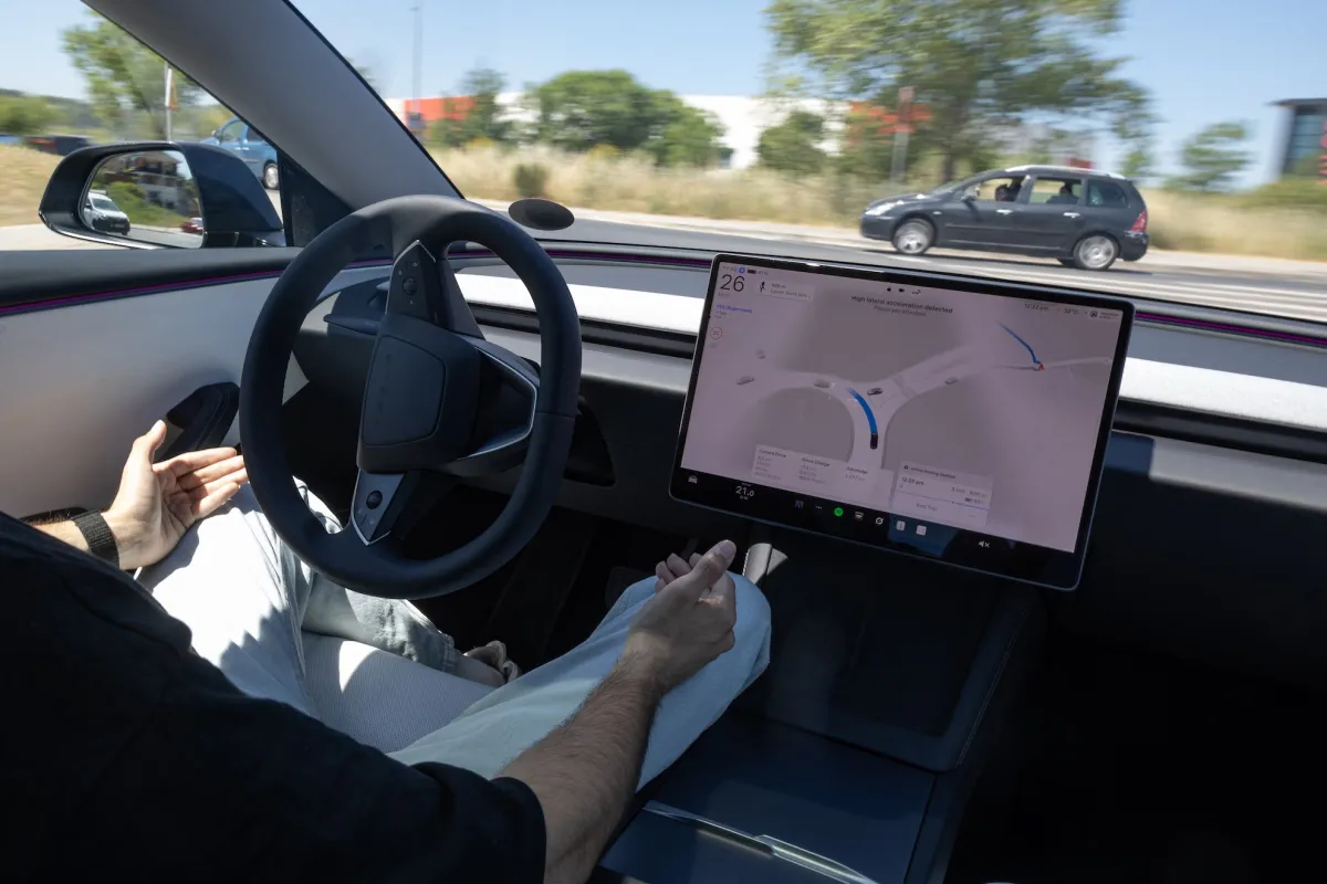 Tesla cambia el nombre de 'Conducción Totalmente Autónoma' a 'Conducción Asistida Tesla' en Europa