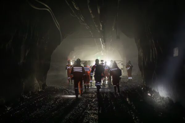 Tragedia en la mina El Teniente: Fallecen dos operarios por un alud de tierra en Codelco