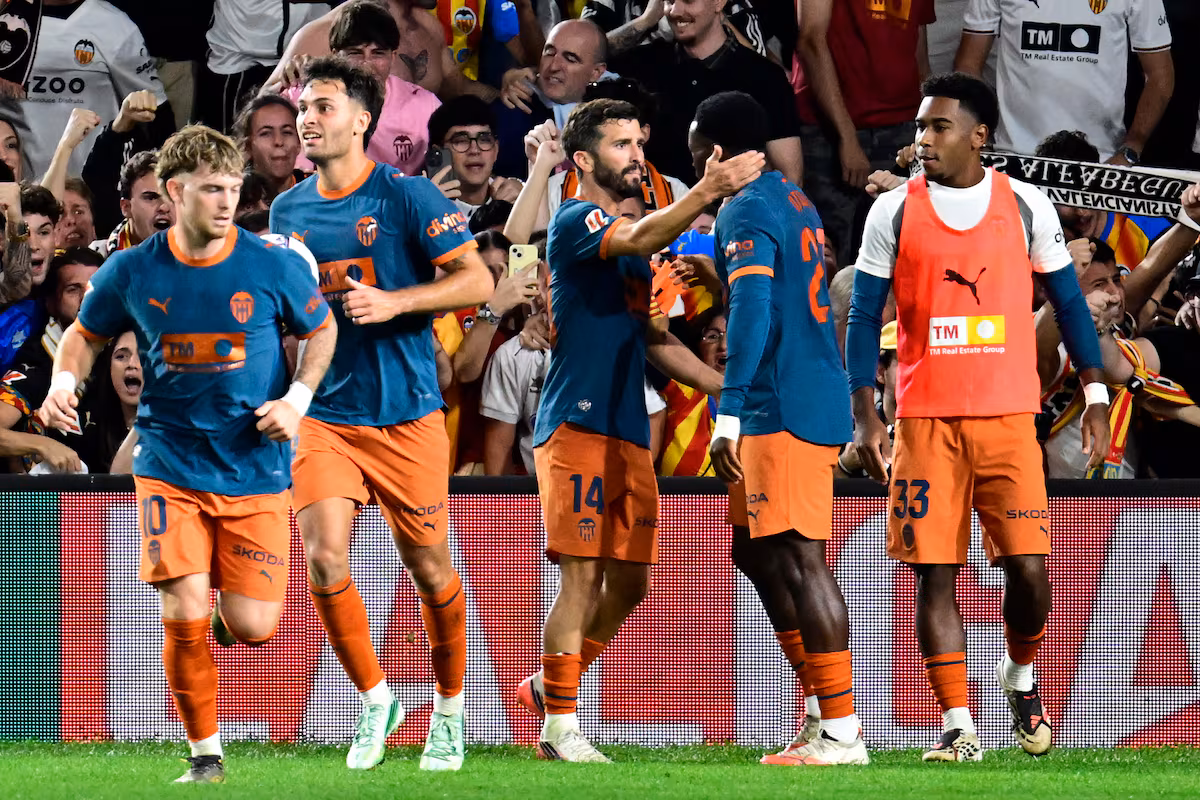 Javier Aguirre asume el desafío de revitalizar al Valencia en La Liga