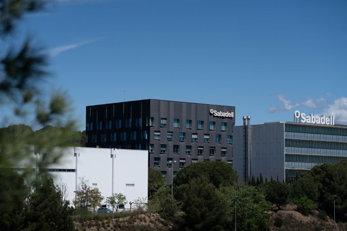 BCPE, nuevo aliado del Sabadell, invierte 20 millones en su filial española para 2025.