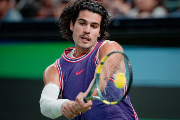 Carlos Alcaraz enfrenta a Zizou Bergs en el Open de Shanghái: Primer set complicado para el murciano