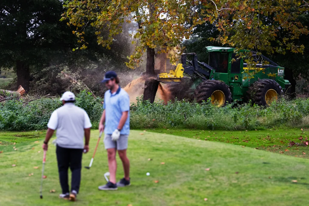 La administración Trump elimina un legado de un siglo en un campo de golf de D.C.