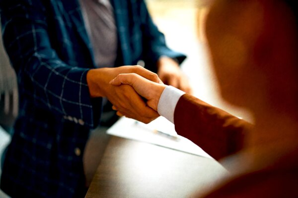 El error de contratación en startups que parece una ventaja pero puede ser perjudicial