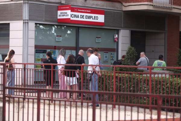 Aclaración del SEPE: Es posible recibir prestaciones por desempleo durante la excedencia voluntaria bajo ciertas condiciones