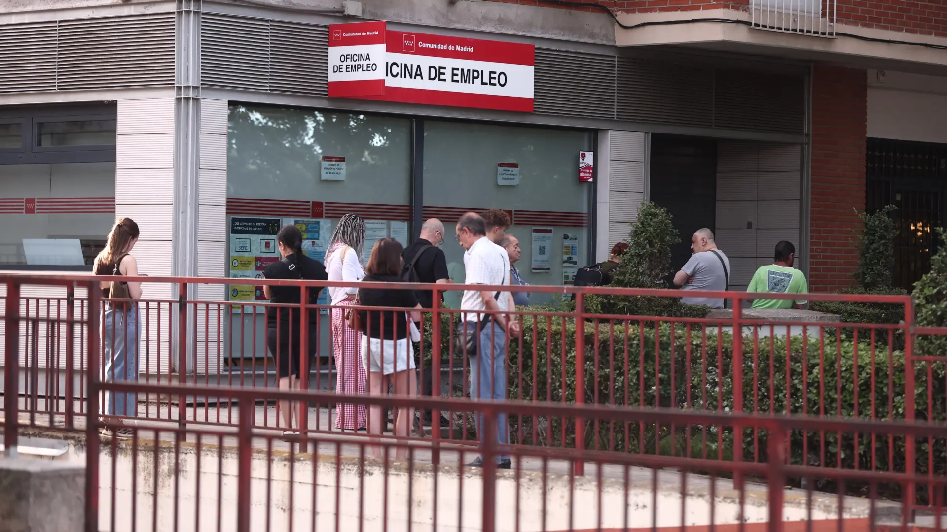 Aclaración del SEPE: Es posible recibir prestaciones por desempleo durante la excedencia voluntaria bajo ciertas condiciones