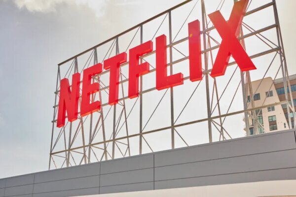 Netflix reduce su plantilla en 1,000 empleados frente a la creciente competencia por la atención de los usuarios.