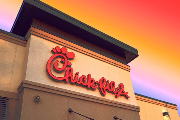 El CEO de Chick-fil-A no aclara la postura oficial de la cadena sobre los derechos LGBTQ+