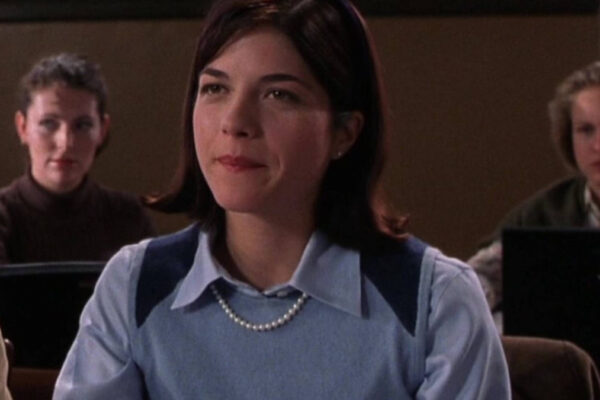 Selma Blair arrestada tras incidente en avión: intenta abrir la puerta y agredir a la tripulación.