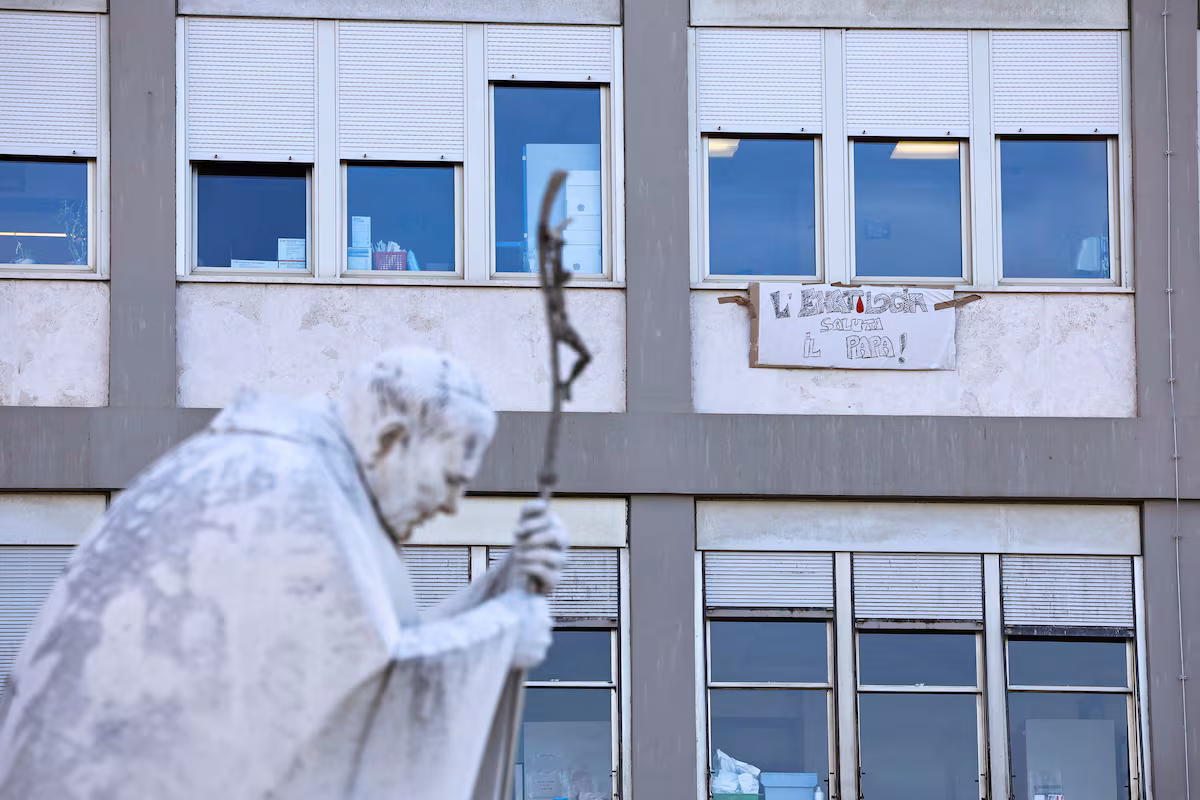 El Papa avanza favorablemente y comienza fisioterapia tras su reciente cirugía