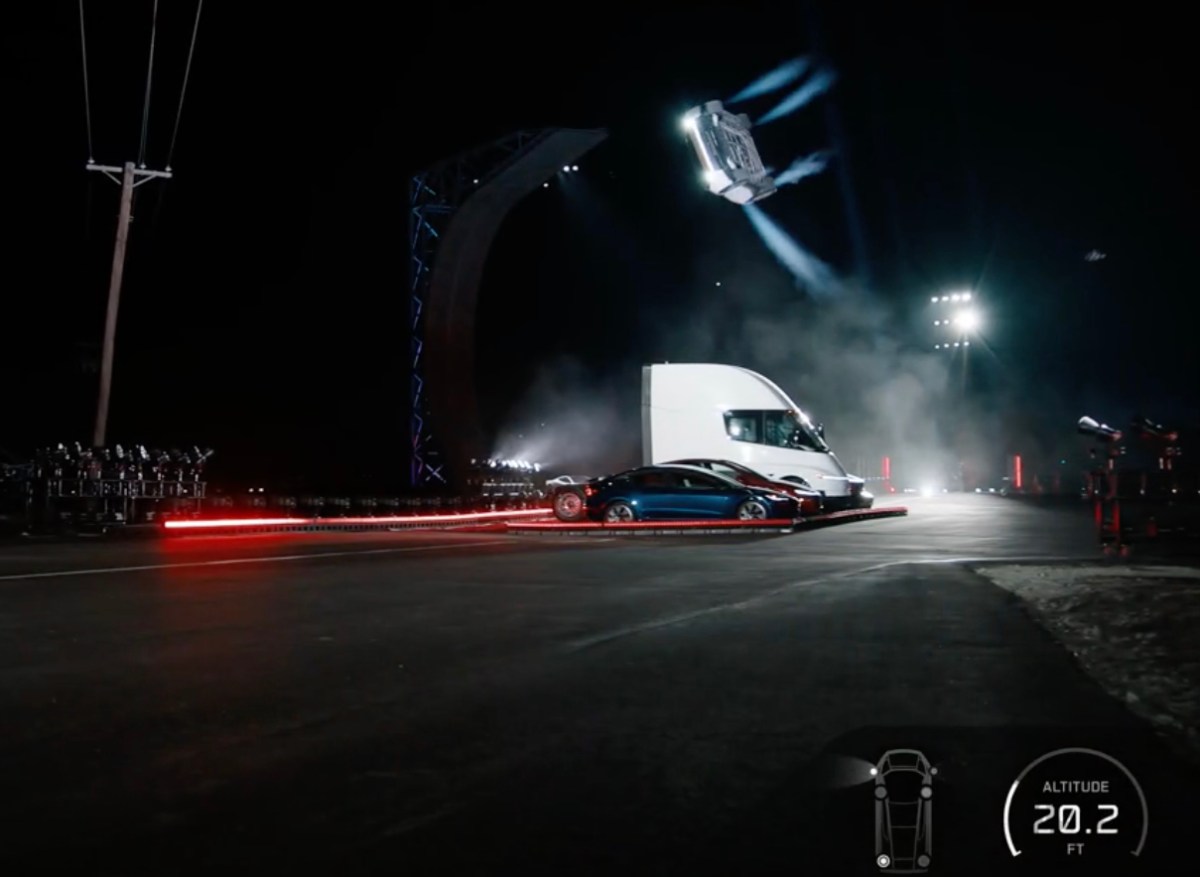 Tesla presenta un Roadster impulsado por SpaceX que vuela y se desplaza con elegancia.
