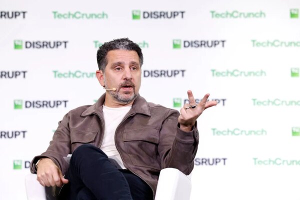El líder de dispositivos de Amazon, Panos Panay, anticipa un futuro en el que la inteligencia artificial sustituya el uso de aplicaciones.