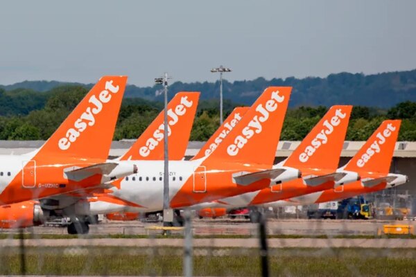 Bancarios y asesores obtendrán 334 millones de libras por la compra de easyJet