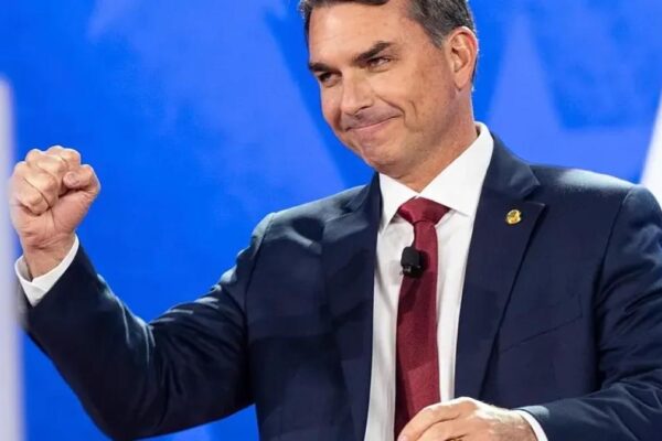 Flávio Bolsonaro busca consolidar su legado en la política brasileña con ambiciones de triunfo electoral