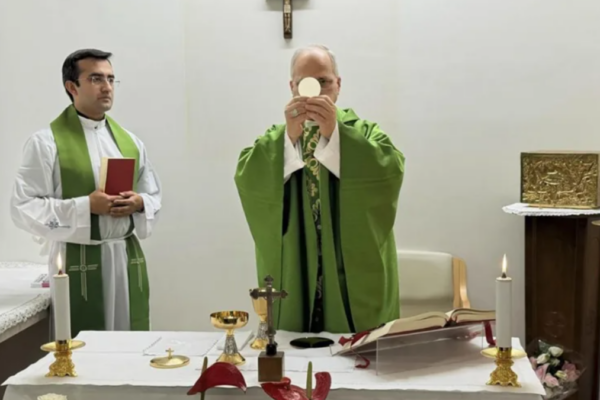 El Papa León XIV es dado de alta y regresará al Vaticano esta tarde.