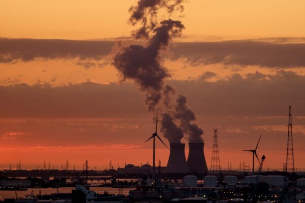 La energía solar supera a la nuclear a nivel mundial por primera vez en la historia