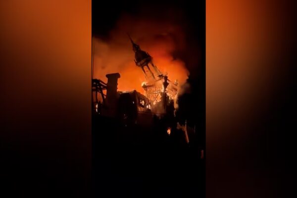 El Ayuntamiento de Limoges sufre un incendio durante las protestas en Francia