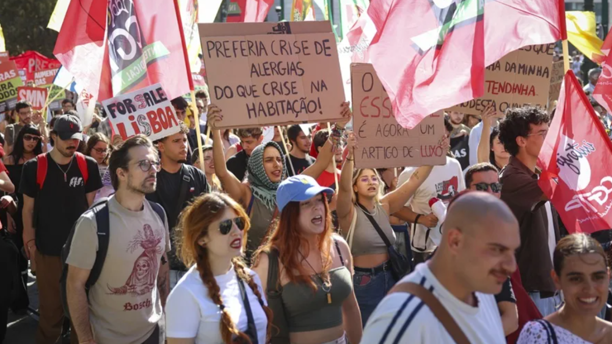 Portugal se moviliza en protestas sindicales ante el aumento del costo de la vida.