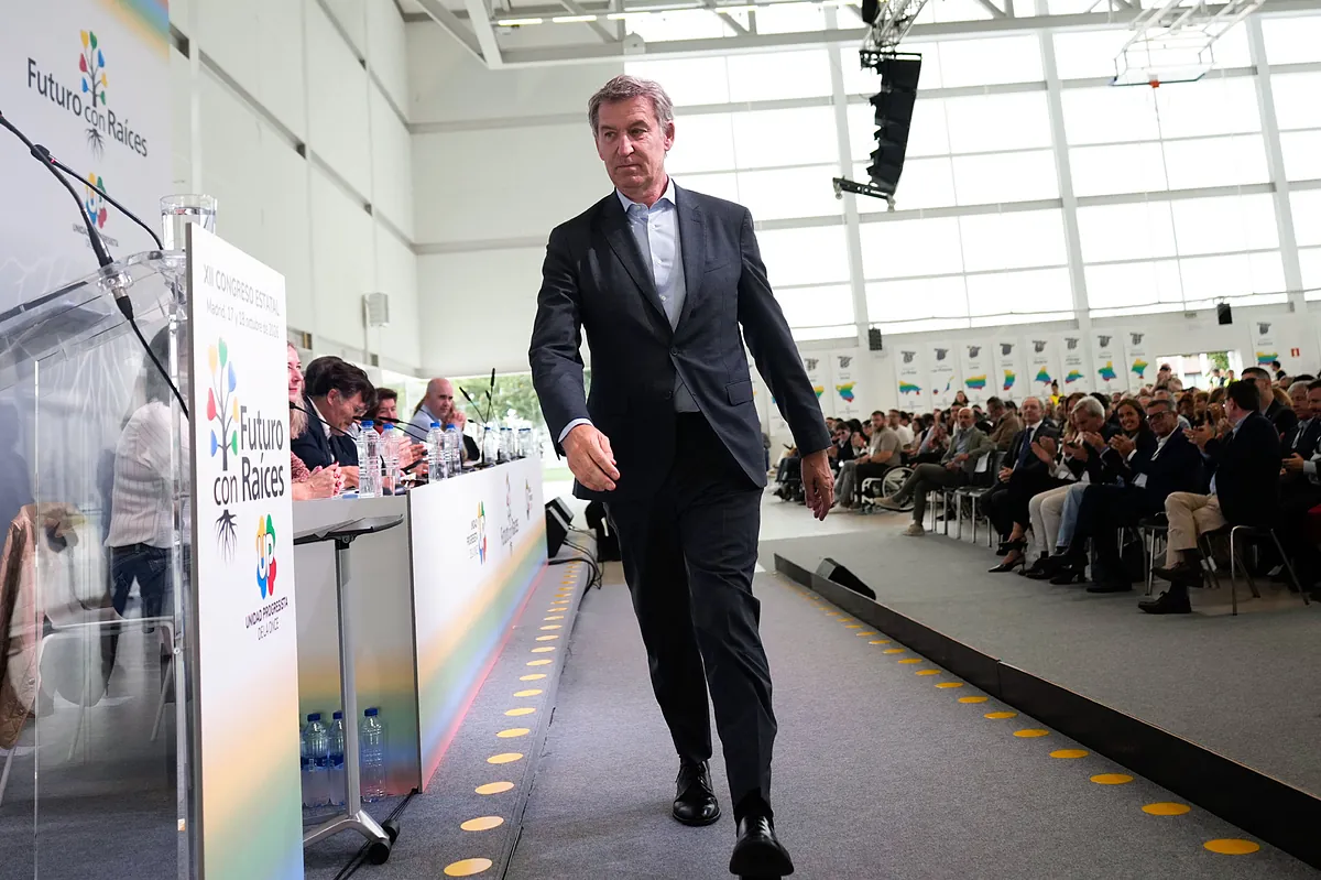 Feijóo califica la unión Sánchez-Colau como un signo de debilidad del PSOE